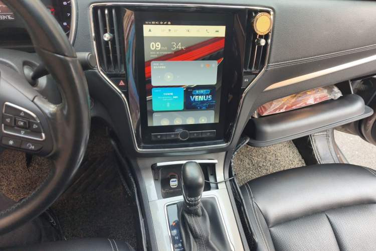 Used Roewe RX5 2016 20T Two-Wheel Drive Automatic Internet Smart Edition Audio And AC Panel