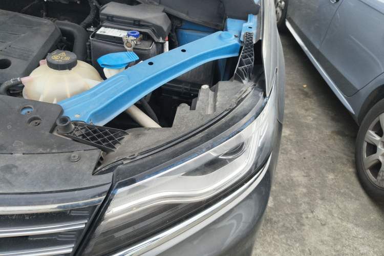Used Roewe RX5 2016 20T Two-Wheel Drive Automatic Internet Smart Edition Engine Bay Left