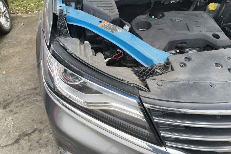 Used Roewe RX5 2016 20T Two-Wheel Drive Automatic Internet Smart Edition Engine Bay Right