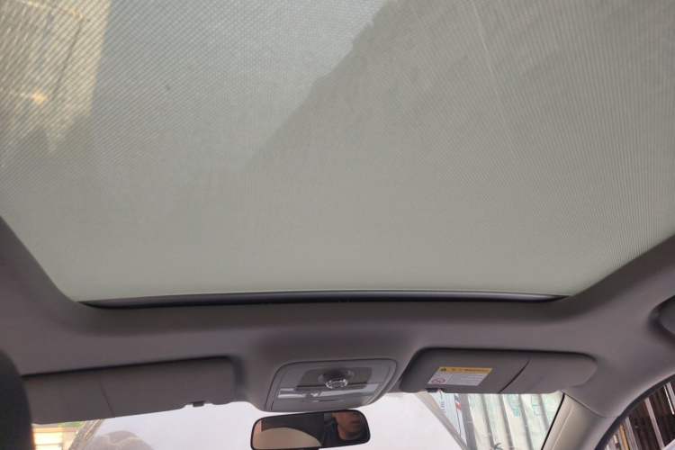 Used Roewe RX5 2016 20T Two-Wheel Drive Automatic Internet Smart Edition Headliner