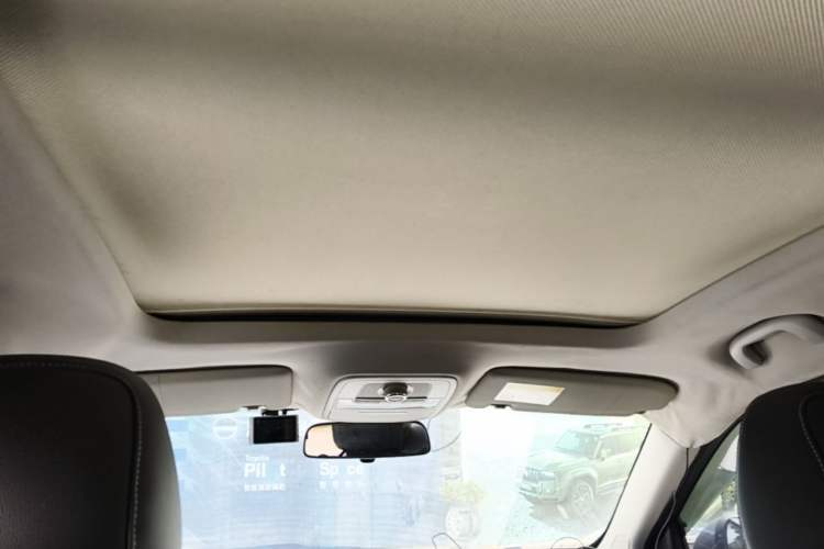 Used Roewe RX5 2016 20T Two-Wheel Drive Automatic Internet Smart Edition Headliner