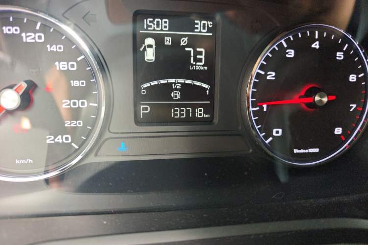 Used Roewe RX5 2016 20T Two-Wheel Drive Automatic Internet Smart Edition Odometer Close Up