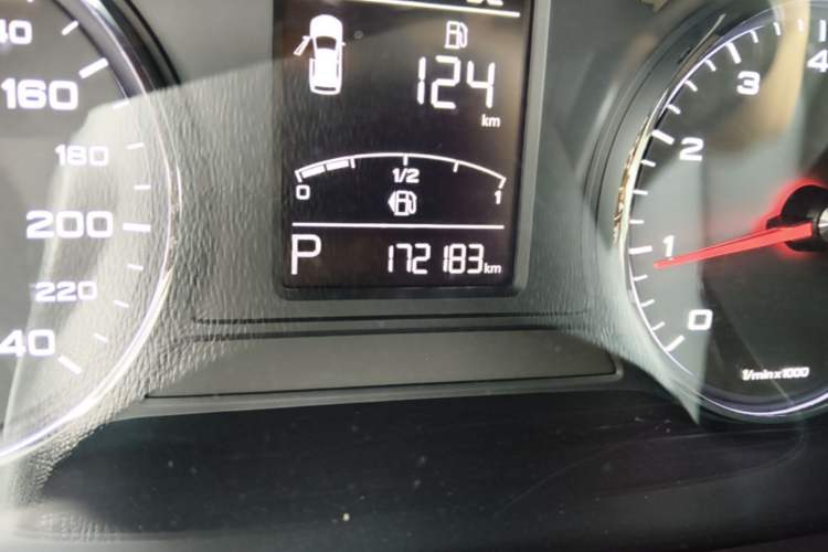 Used Roewe RX5 2016 20T Two-Wheel Drive Automatic Internet Smart Edition Odometer Close Up