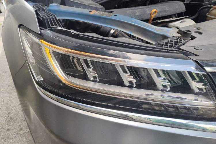 Used Roewe RX5 2016 30T Four-Wheel Drive Automatic Internet Smart Luxury Edition Right Front Headlight