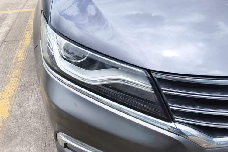 Used Roewe RX5 2016 20T Two-Wheel Drive Automatic Internet Smart Edition Right Front Headlight