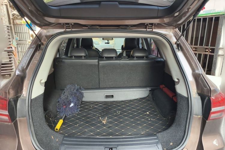 Used Roewe RX5 2016 20T Two-Wheel Drive Automatic Internet Smart Edition Trunk