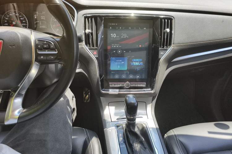 Used Roewe RX5 2016 20T Two-Wheel Drive Automatic Internet Smart Edition Audio And AC Panel
