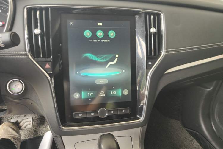 Used Roewe RX5 2016 20T Two-Wheel Drive Automatic Internet Smart Edition Audio And AC Panel