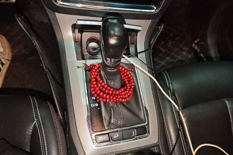 Used Roewe RX5 2016 20T Two-Wheel Drive Automatic Internet Smart Edition Audio And AC Panel