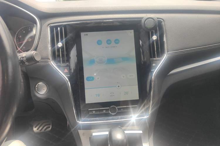 Used Roewe RX5 2016 20T Two-Wheel Drive Automatic Internet Smart Edition Audio And AC Panel