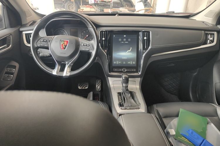 Used Roewe RX5 2016 20T Two-Wheel Drive Automatic Internet Smart Edition Center Console