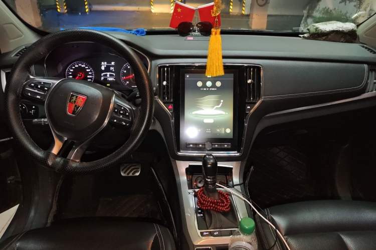 Used Roewe RX5 2016 20T Two-Wheel Drive Automatic Internet Smart Edition Center Console