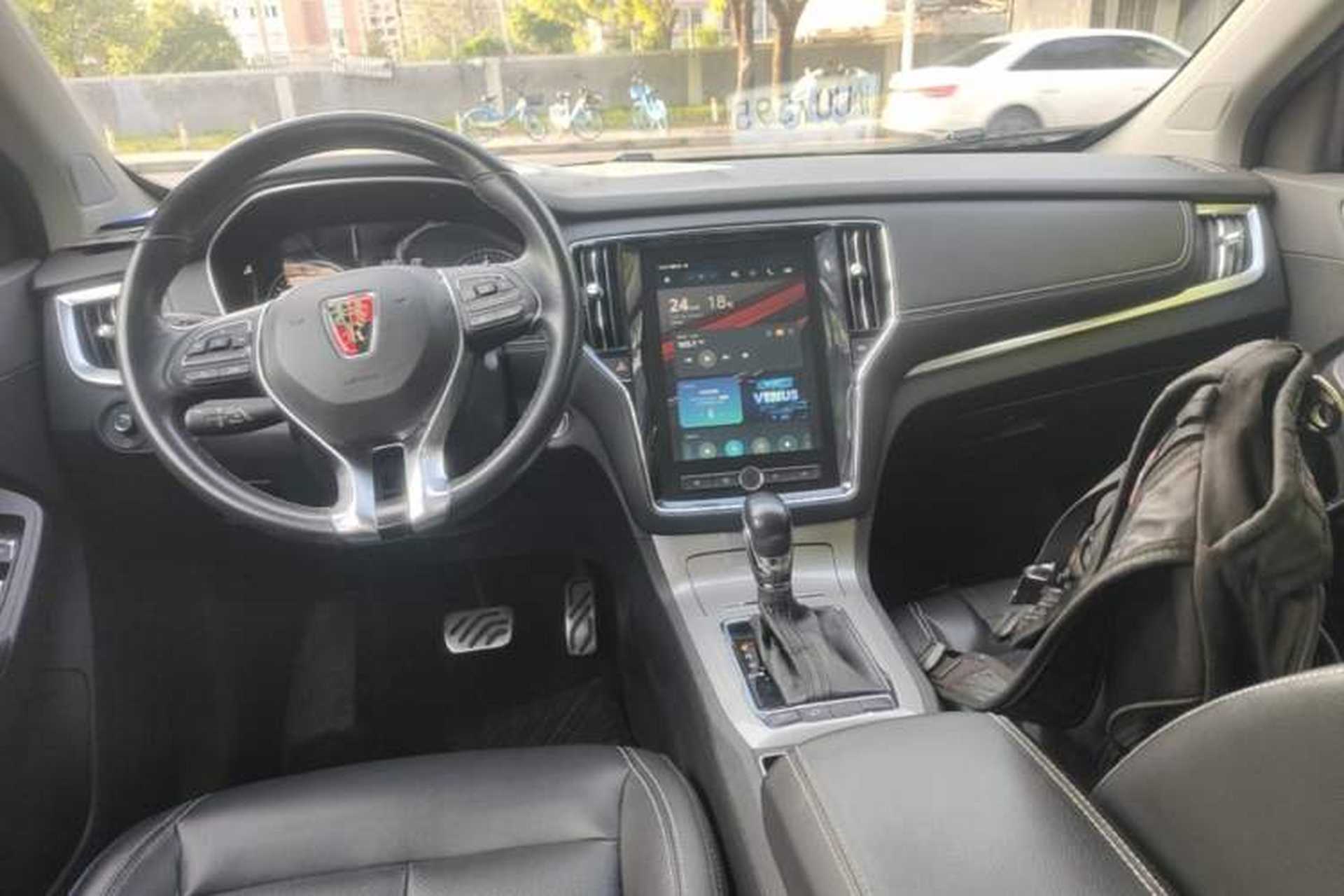 Used Roewe RX5 2016 20T Two-Wheel Drive Automatic Internet Smart Edition Center Console