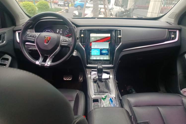 Used Roewe RX5 2016 20T Two-Wheel Drive Automatic Internet Smart Edition Center Console
