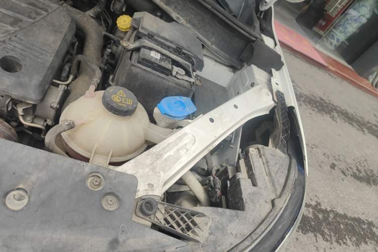 Used Roewe RX5 2016 20T Two-Wheel Drive Automatic Internet Smart Edition Engine Bay Left