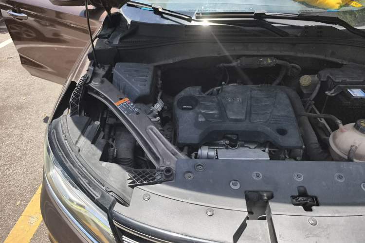 Used Roewe RX5 2016 20T Two-Wheel Drive Automatic Internet Smart Edition Engine Bay Right