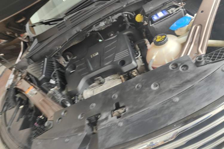 Used Roewe RX5 2016 20T Two-Wheel Drive Automatic Internet Smart Edition Engine Bay Right