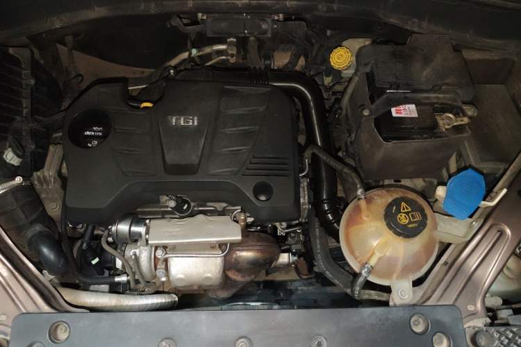 Used Roewe RX5 2016 20T Two-Wheel Drive Automatic Internet Smart Edition Engine Bay