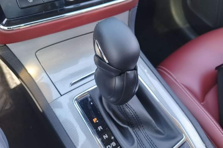 Used Roewe RX5 2016 30T Four-Wheel Drive Automatic Internet Smart Luxury Edition Gear Lever