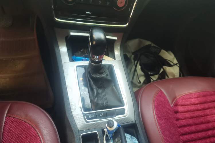 Used Roewe RX5 2016 20T Two-Wheel Drive Automatic Flagship Edition Gear Lever