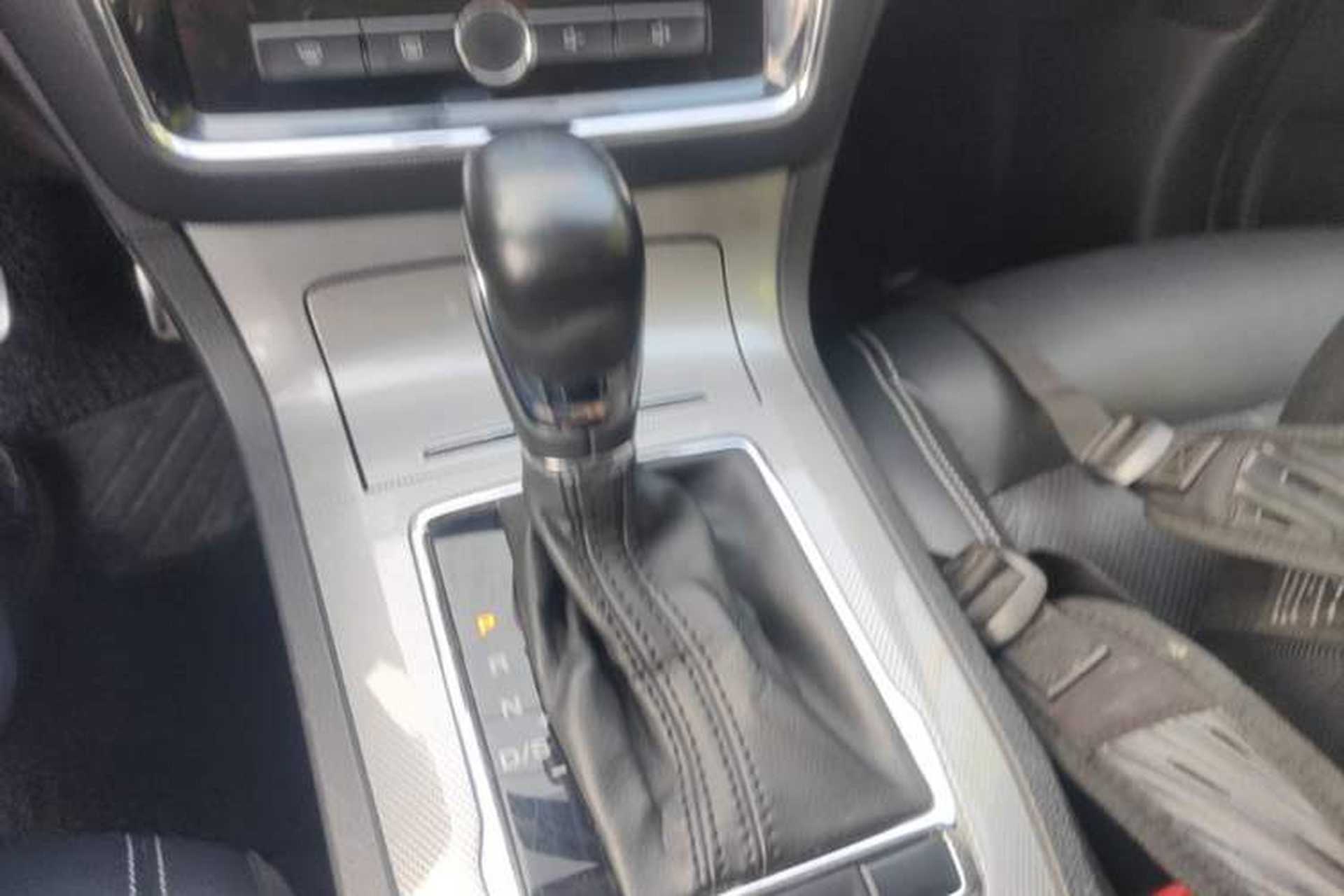 Used Roewe RX5 2016 20T Two-Wheel Drive Automatic Internet Smart Edition Gear Lever
