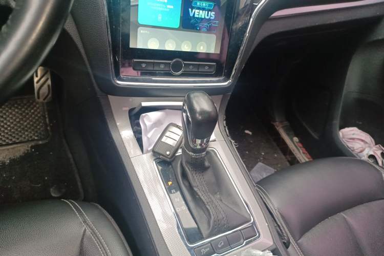 Used Roewe RX5 2016 20T Two-Wheel Drive Automatic Internet Smart Edition Gear Lever