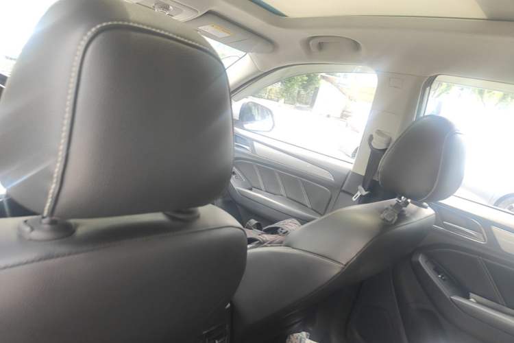 Used Roewe RX5 2016 20T Two-Wheel Drive Automatic Internet Smart Edition Headliner
