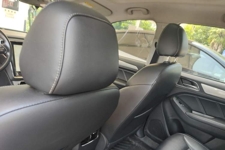 Used Roewe RX5 2016 20T Two-Wheel Drive Automatic Internet Smart Edition Headliner