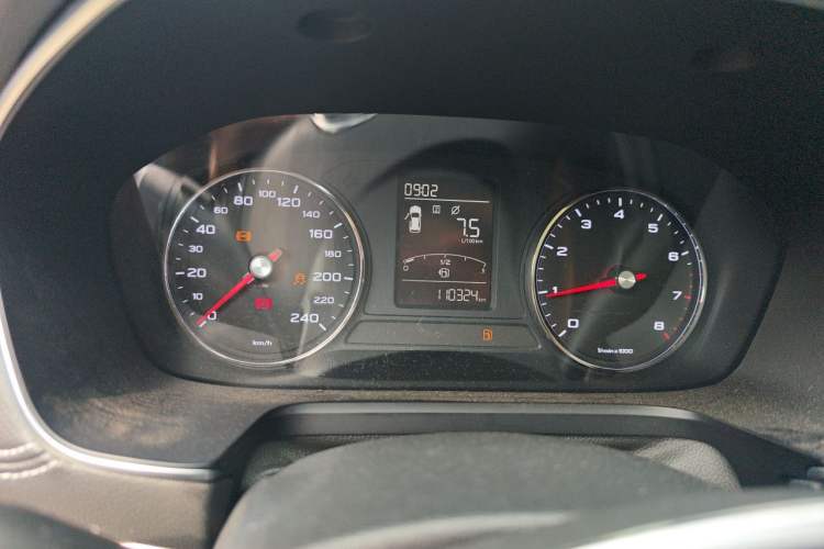 Used Roewe RX5 2016 20T Two-Wheel Drive Manual Flagship Edition Instrument Cluster