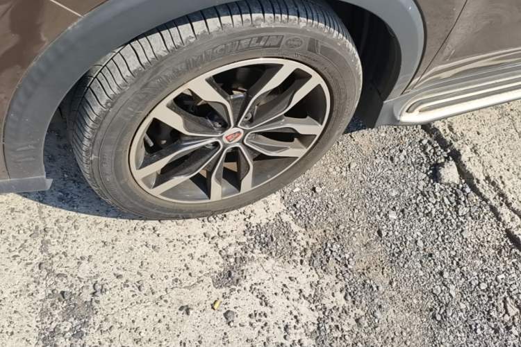 Used Roewe RX5 2016 30T Four-Wheel Drive Automatic Internet Smart Luxury Edition Left Front Wheel Hub