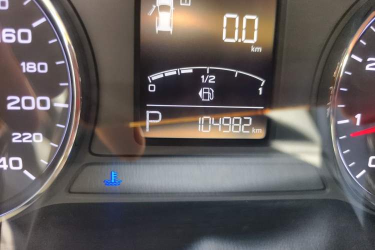 Used Roewe RX5 2016 20T Two-Wheel Drive Automatic Internet Smart Edition Odometer Close Up