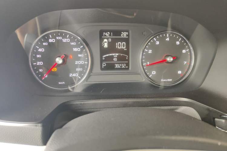 Used Roewe RX5 2016 20T Two-Wheel Drive Automatic Internet Smart Edition Odometer Close Up