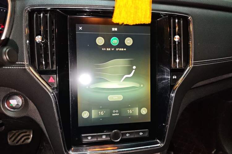 Used Roewe RX5 2016 20T Two-Wheel Drive Automatic Internet Smart Edition Odometer Close Up
