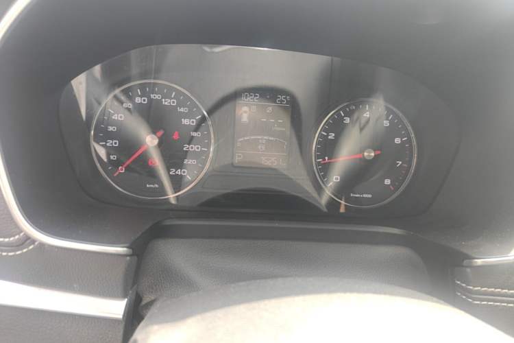 Used Roewe RX5 2016 20T Two-Wheel Drive Automatic Internet Smart Edition Odometer Close Up