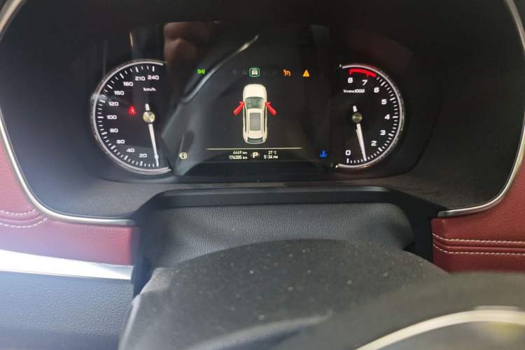 Used Roewe RX5 2016 30T Four-Wheel Drive Automatic Internet Smart Luxury Edition Odometer Close Up
