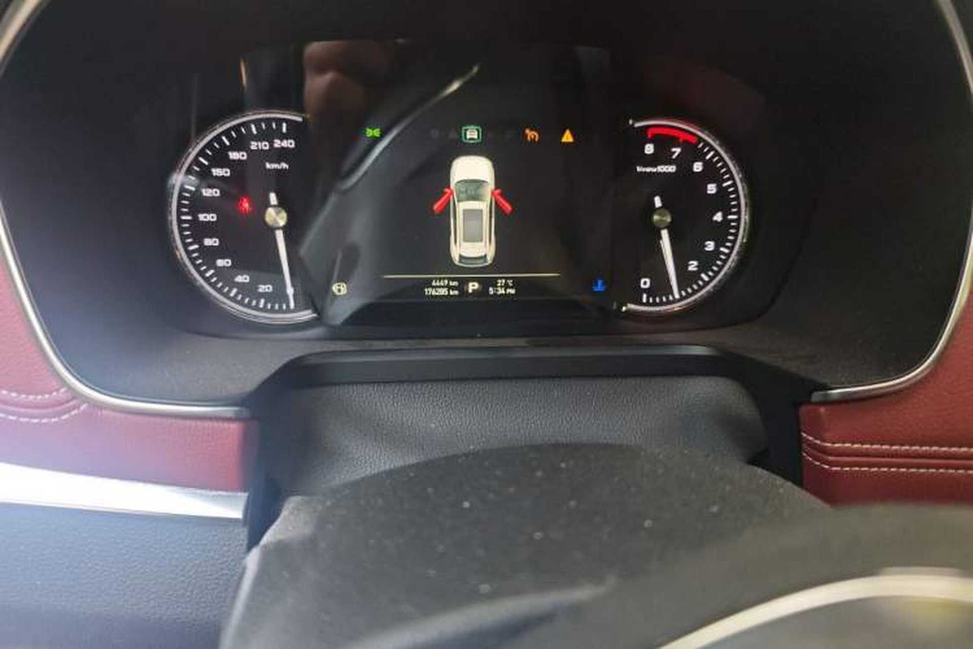 Used Roewe RX5 2016 30T Four-Wheel Drive Automatic Internet Smart Luxury Edition Odometer Close Up
