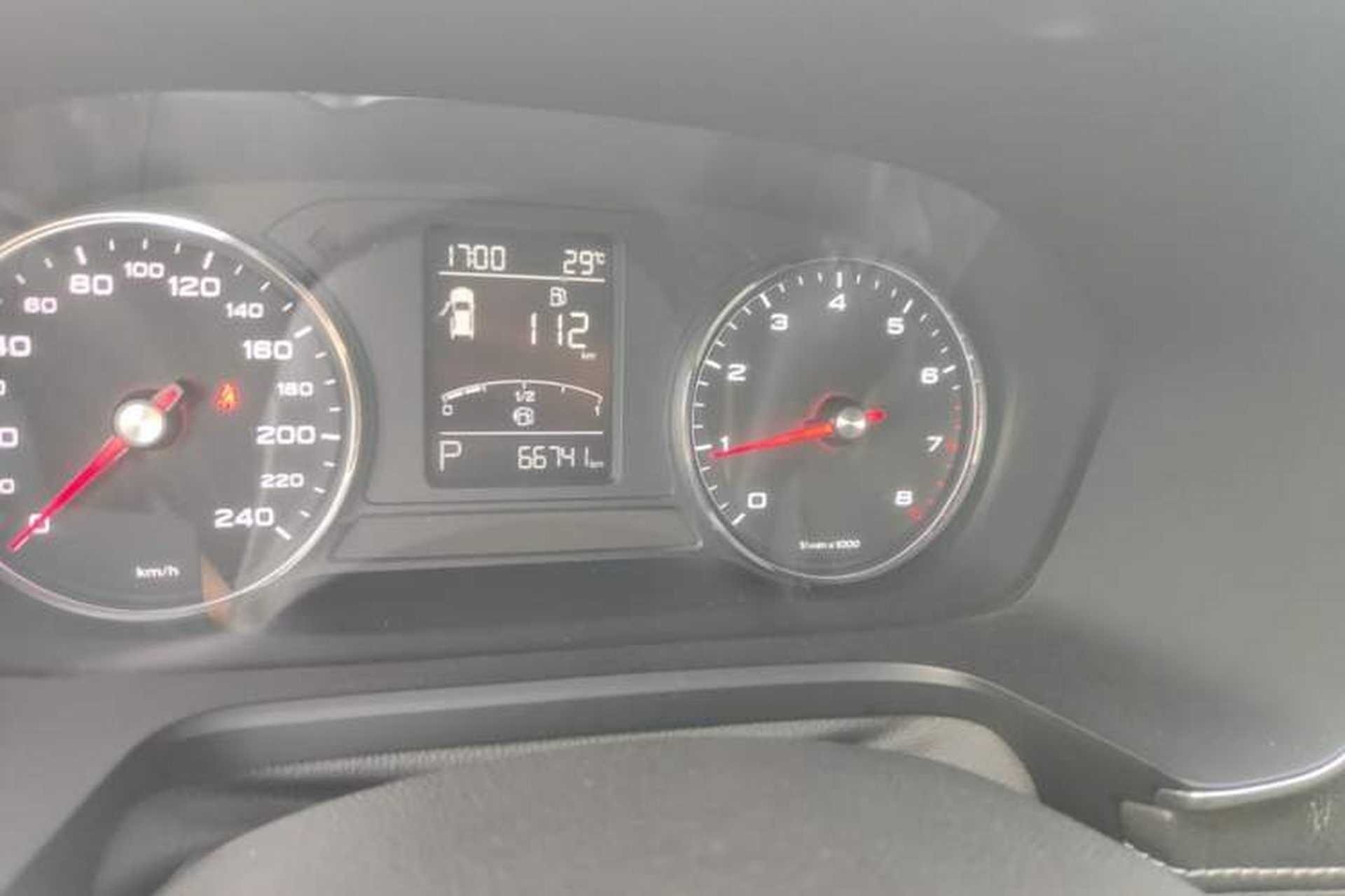 Used Roewe RX5 2016 20T Two-Wheel Drive Automatic Internet Smart Edition Odometer Close Up