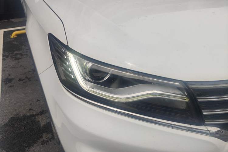Used Roewe RX5 2016 20T Two-Wheel Drive Automatic Internet Smart Edition Right Front Headlight