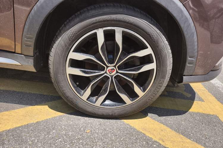 Used Roewe RX5 2016 20T Two-Wheel Drive Automatic Internet Smart Edition Right Front Wheel Hub
