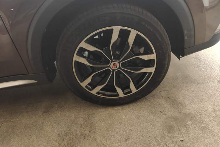 Used Roewe RX5 2016 20T Two-Wheel Drive Automatic Internet Smart Edition Right Front Wheel Hub