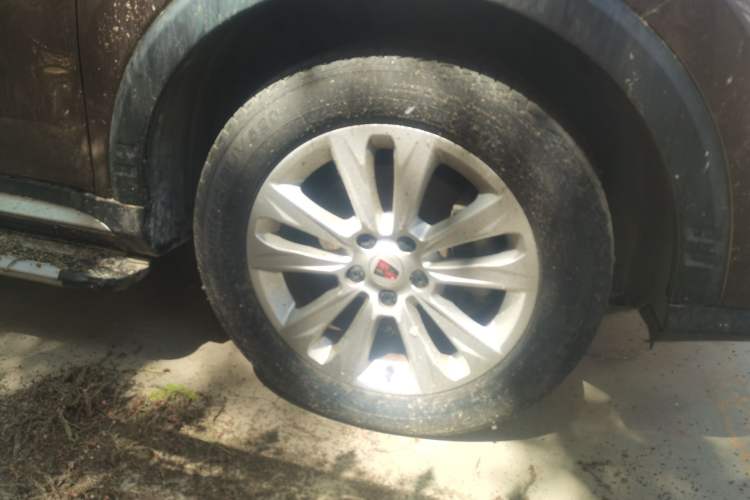 Used Roewe RX5 2016 20T Two-Wheel Drive Automatic Flagship Edition Right Front Wheel Hub
