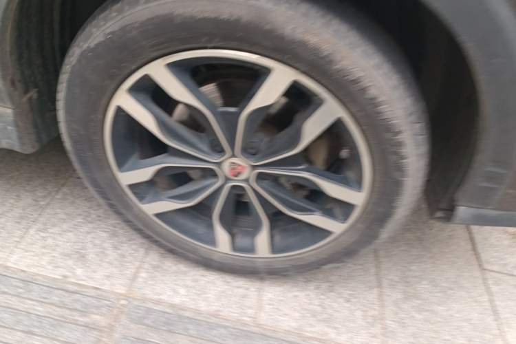 Used Roewe RX5 2016 20T Two-Wheel Drive Automatic Internet Smart Edition Right Front Wheel Hub