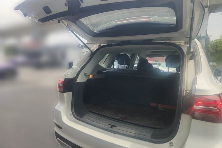 Used Roewe RX5 2016 20T Two-Wheel Drive Automatic Internet Smart Edition Trunk