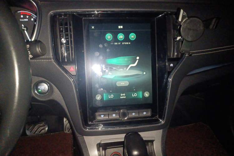 Used Roewe RX5 2016 30T Two-Wheel Drive Automatic Internet Smart Edition Audio And AC Panel