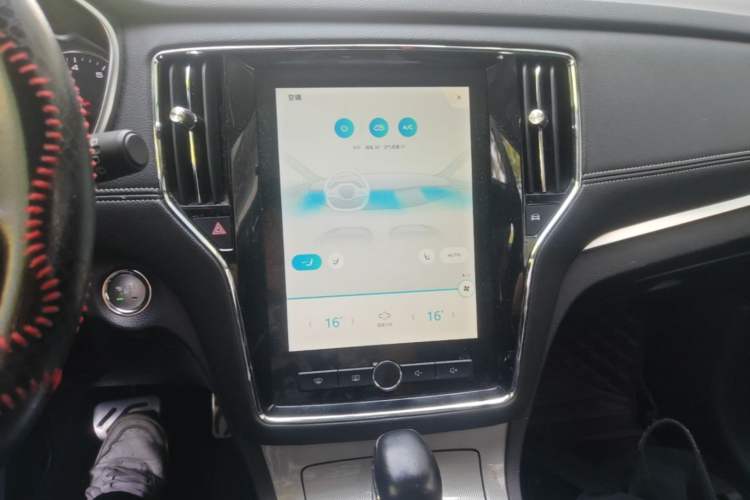 Used Roewe RX5 2016 20T Two-Wheel Drive Automatic Internet Smart Edition Audio And AC Panel