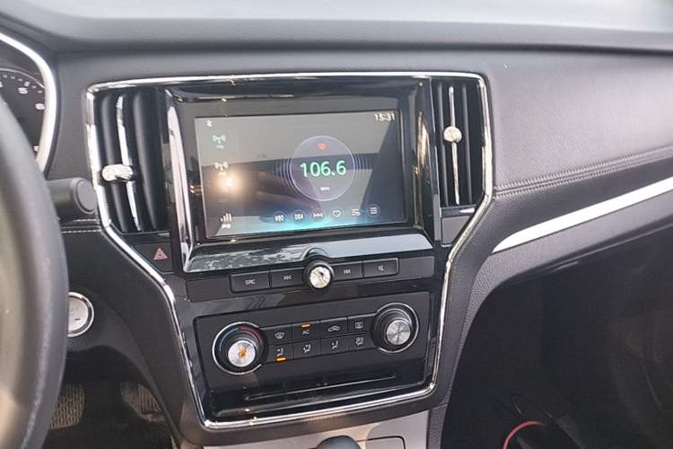 Used Roewe RX5 2016 20T Two-Wheel Drive Automatic Flagship Edition Audio And AC Panel