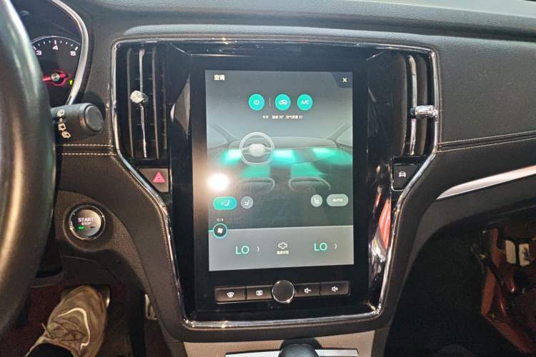 Used Roewe RX5 2016 20T Two-Wheel Drive Automatic Internet Smart Edition Audio And AC Panel