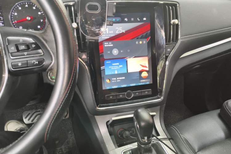 Used Roewe RX5 2016 20T Two-Wheel Drive Automatic Internet Smart Edition Audio And AC Panel