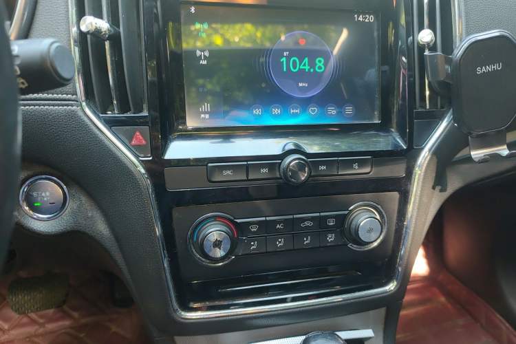 Used Roewe RX5 2016 20T Two-Wheel Drive Automatic Flagship Edition Audio And AC Panel