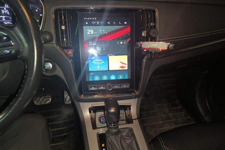 Used Roewe RX5 2016 20T Two-Wheel Drive Automatic Internet Smart Edition Audio And AC Panel